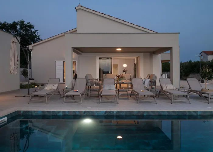 Βίλα Luxury Petra With Pool Sea View Vrsi